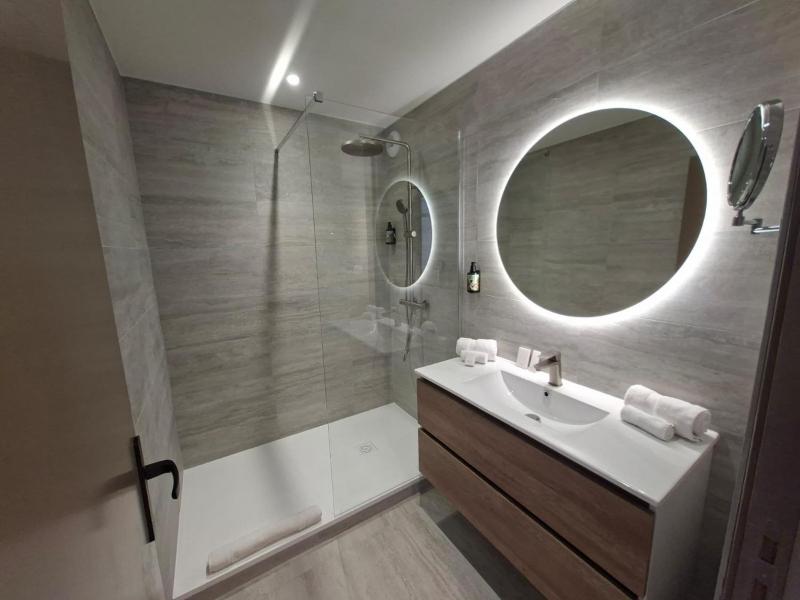 Superior King Room image 4