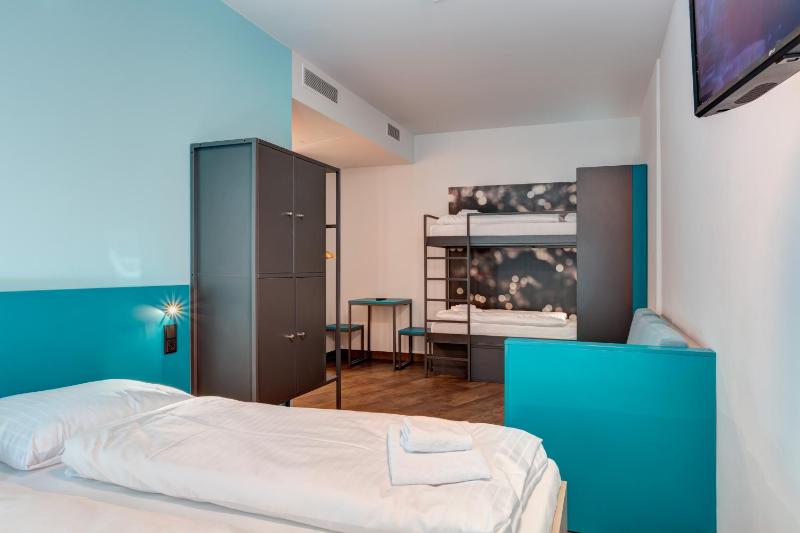 5-Bed Room image 3