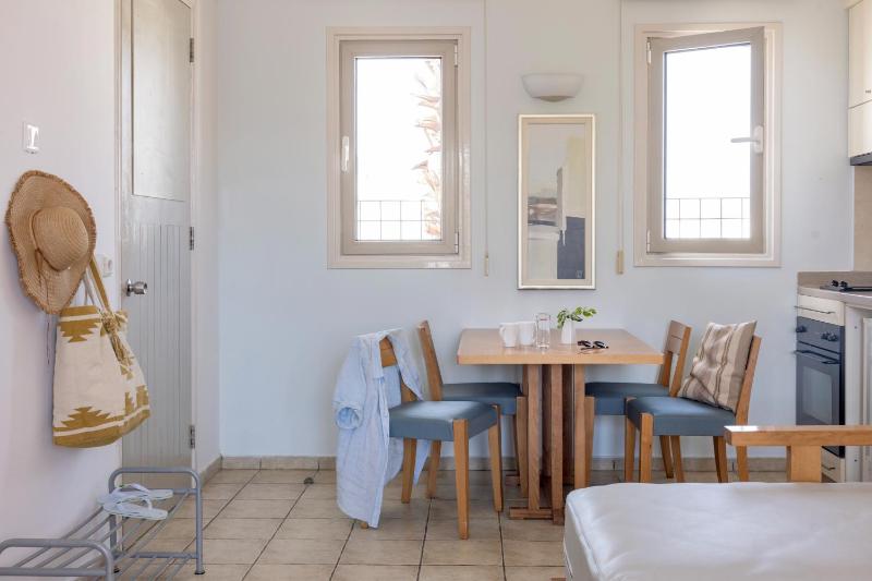 One-Bedroom Suite with Side Sea View image 1