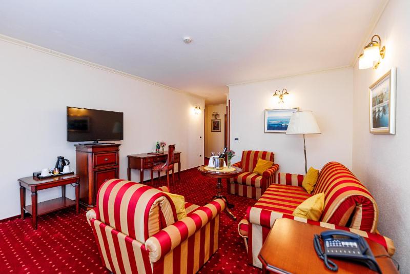 Hotel Savoy - image 50