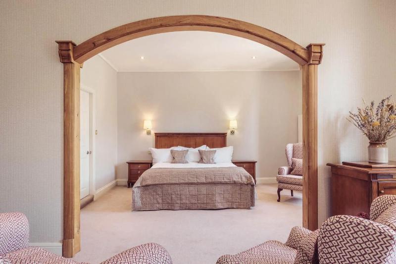 Suite with Lake View image 3