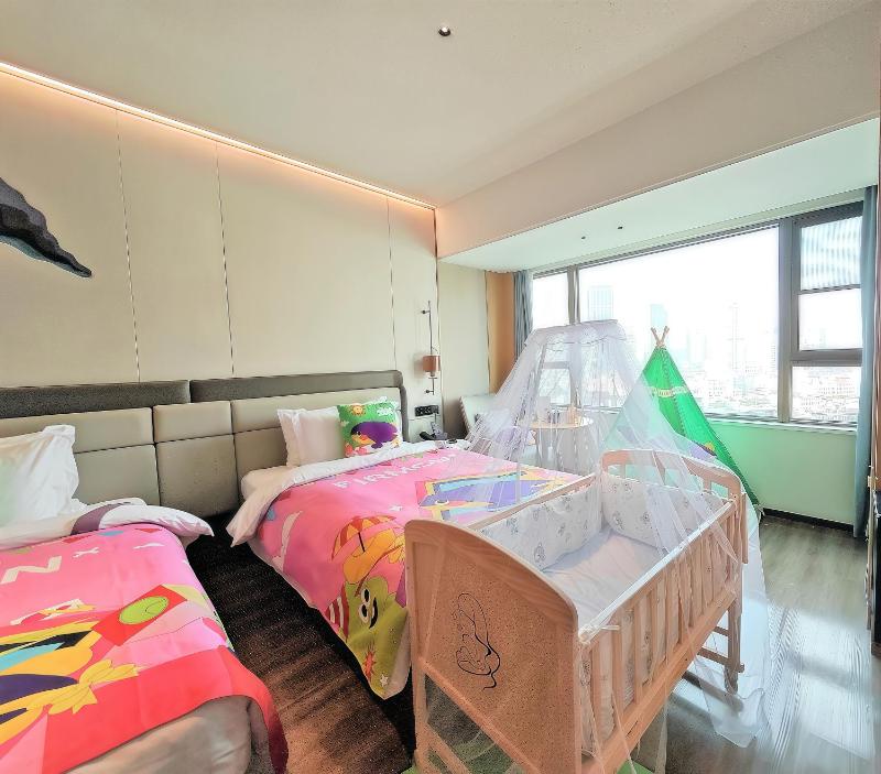 Shanghai Elong Hotel by the bund and Nanjing road Pedestrian street - image 7