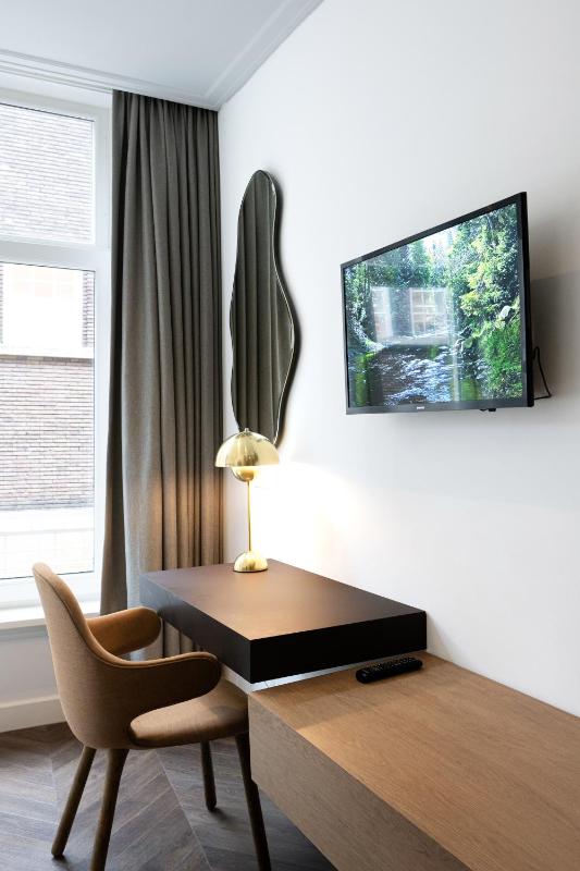 Deluxe Twin Room image 4