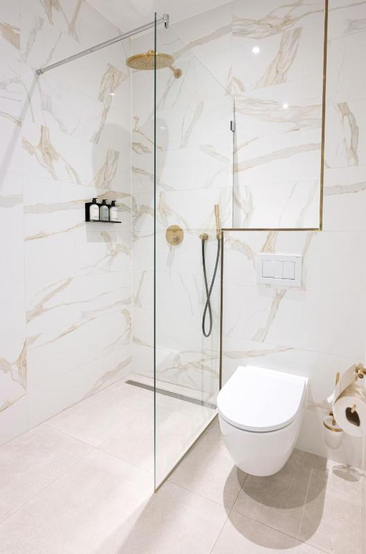 Deluxe Twin Room image 4