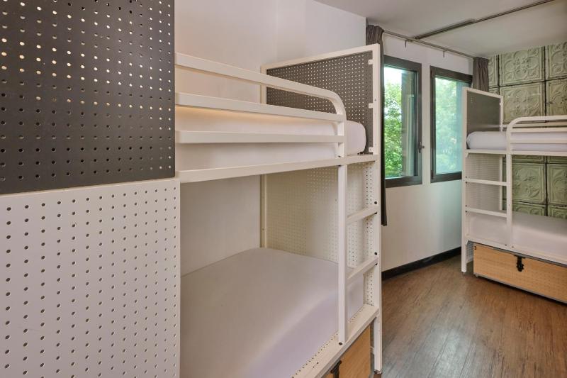 Room with 6 beds and Private Bathroom image 3