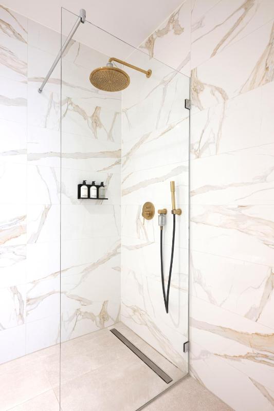 Deluxe Twin Room image 4