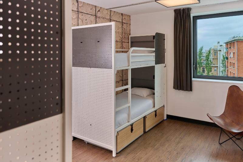 Private 4 Bed Room image 3