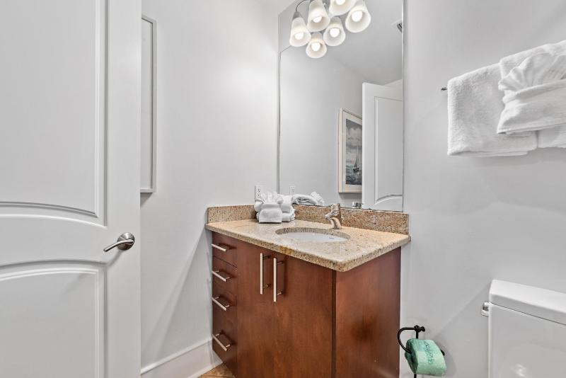 Turquoise Place Unit 802D - image 18