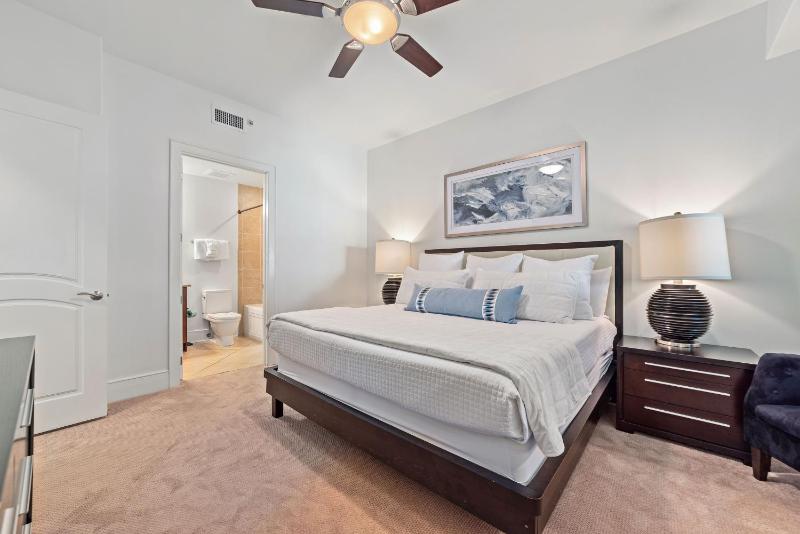 Turquoise Place Unit 802D - image 33