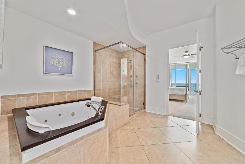 Turquoise Place Unit 802D - image 21