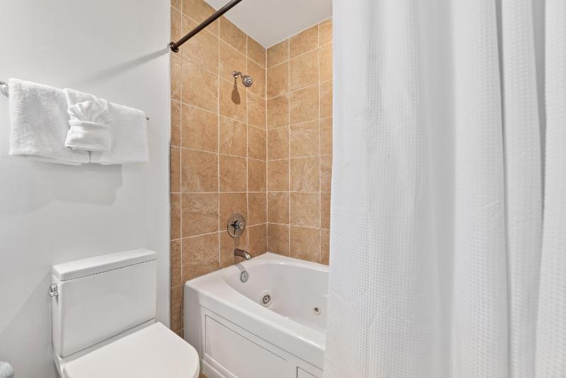 Turquoise Place Unit 802D - image 27