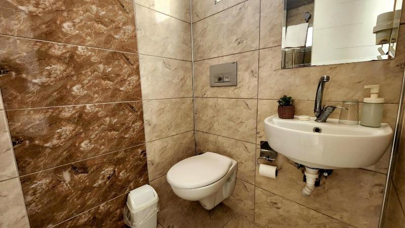 Small Double Room image 3