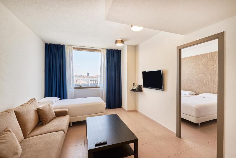 Comfort Triple Room image 4