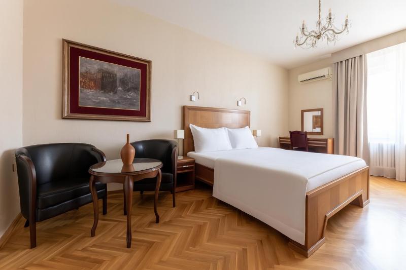 Double Room image 1