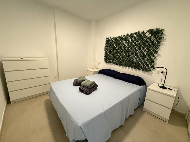 Central and bright beach apartment - image 4