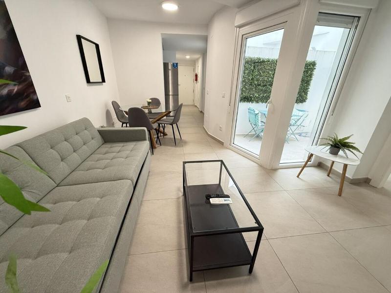 Central and bright beach apartment - image 13