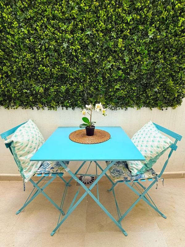 Central and bright beach apartment - image 10