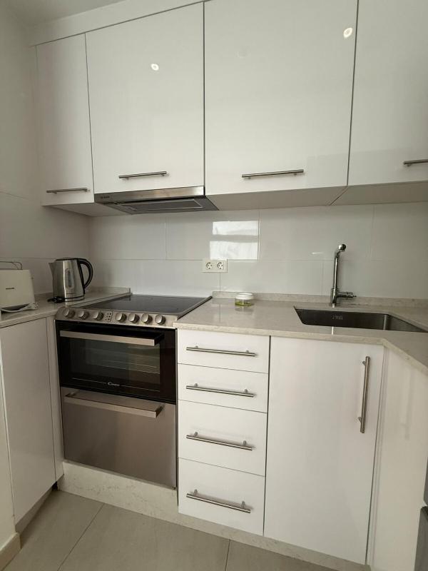 Central and bright beach apartment - image 8