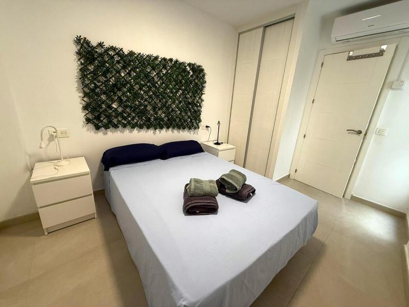 Central and bright beach apartment - image 12