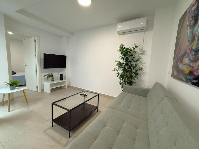 Central and bright beach apartment - image 2