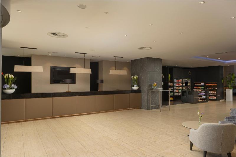 Hilton Dusseldorf - image 38