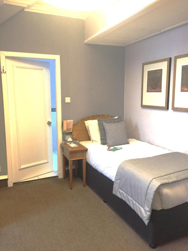 Standard Single Room image 3