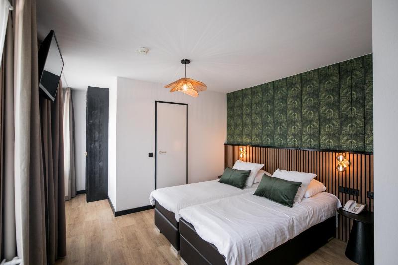 Plus Twin Room image 2