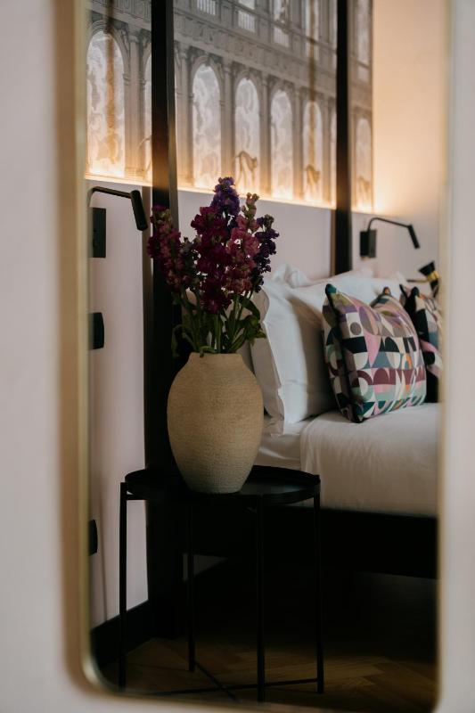 King Room image 3