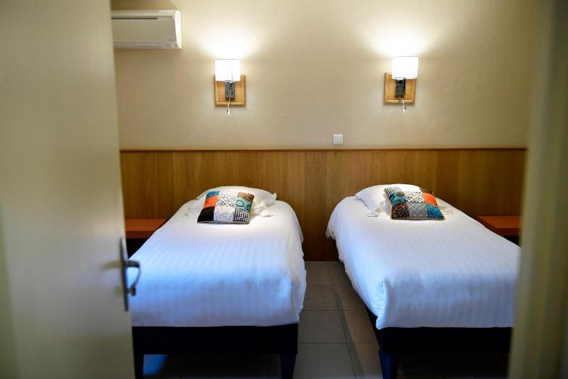Twin Room image 1