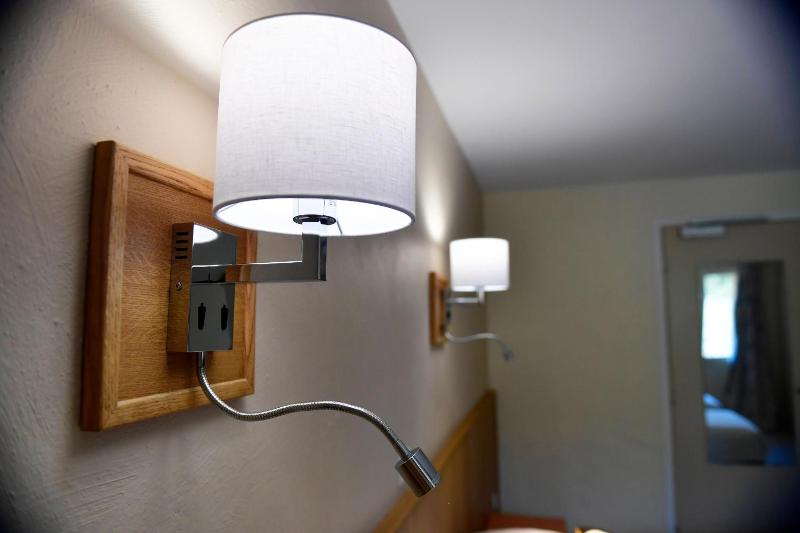 Twin Room image 4