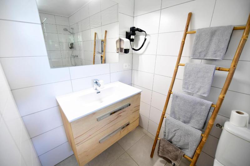 Twin Room image 3