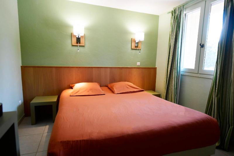 Budget Double Room image 4