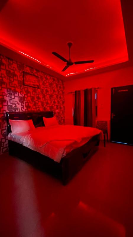 Townhouse Dream Hotel - image 3