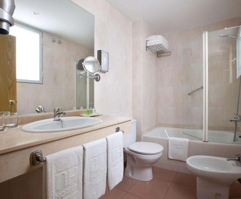 Double or Twin Room image 3