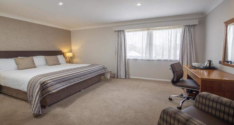 Standard King Room image 3