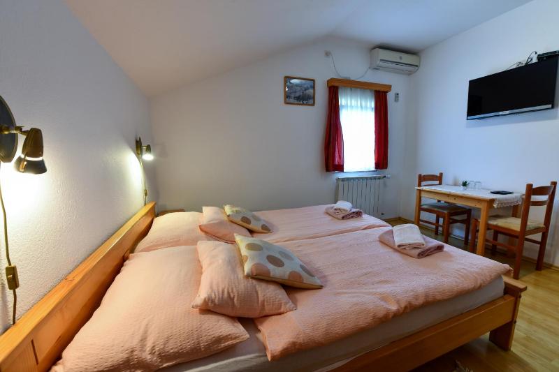 Double or Twin Room image 4
