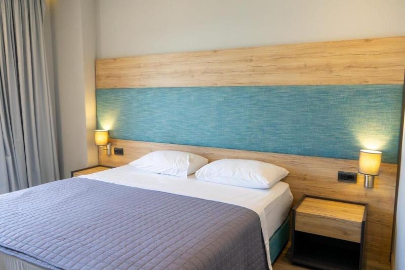 Deluxe Double Room with Balcony and Sea View image 1