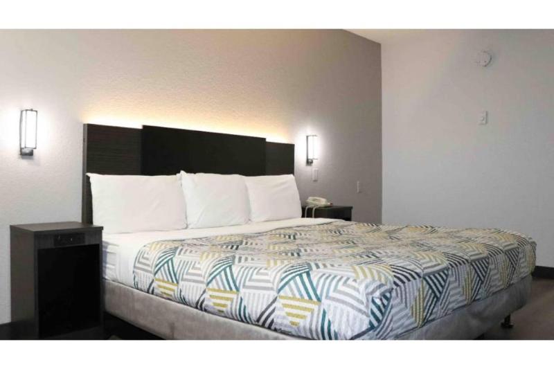 King Room image 3