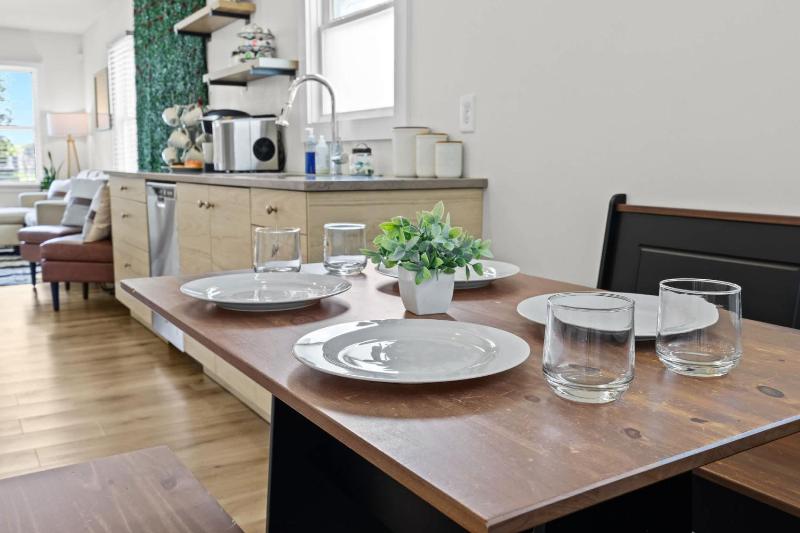 3BR 2BA Derby Home Walk to Churchill Free Parking - image 23
