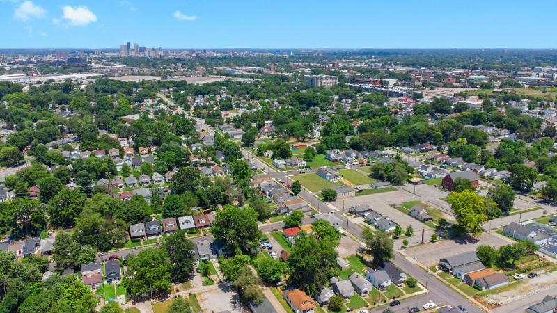 3BR 2BA Derby Home Walk to Churchill Free Parking - image 5