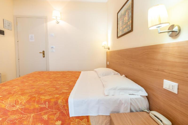 Double Room with Balcony image 4