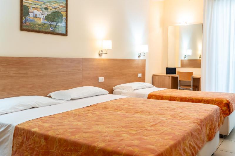 Triple Room with Balcony image 1