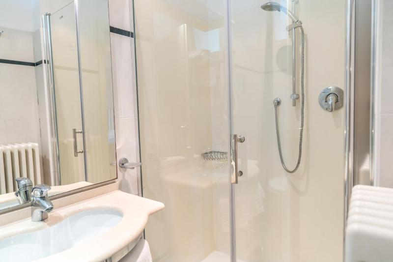Superior Triple Room image 2
