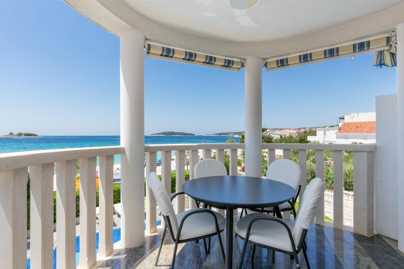 Studio with Terrace and Sea View image 4