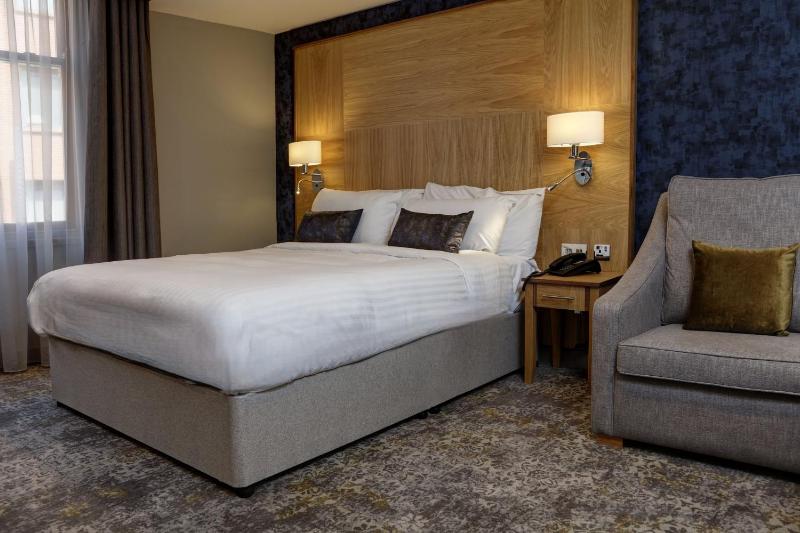 Premium Queen Room with One Queen Bed and One Sofa Bed image 4