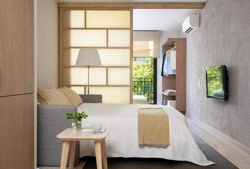 Two-Bedroom Apartment with One Bathroom image 3