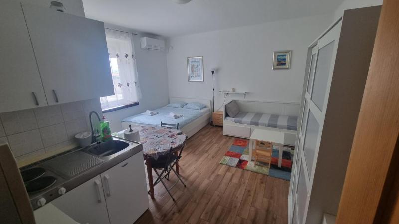 IVANCICA Studio Apartment - image 10