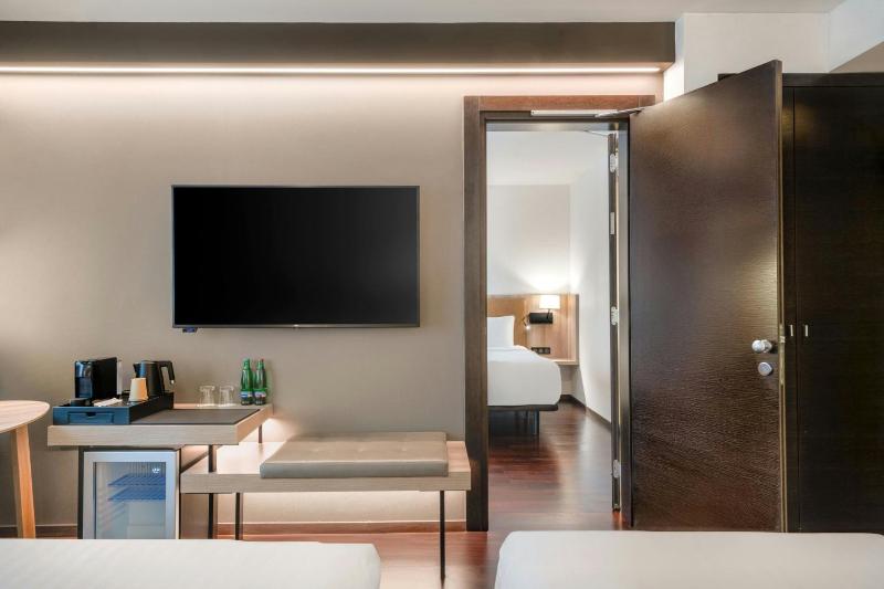 Standard, Guest room, 2 Twin/Single Bed(s), City view image 3