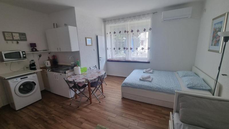 IVANCICA Studio Apartment - image 6
