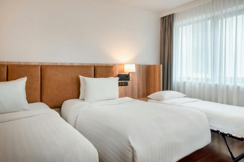 Standard, Guest room, 2 Twin/Single Bed(s), City view image 2